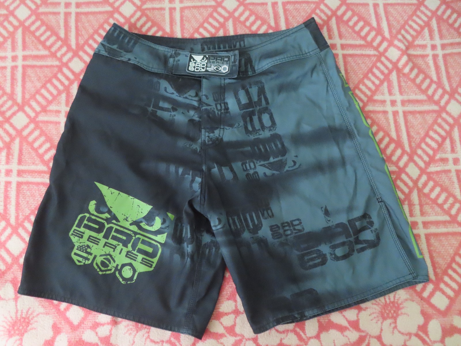 Bad Boy Shorts MMA Pro Series Size L /34 (34x9)