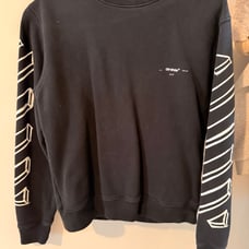 Off-wihte sweatshirt
