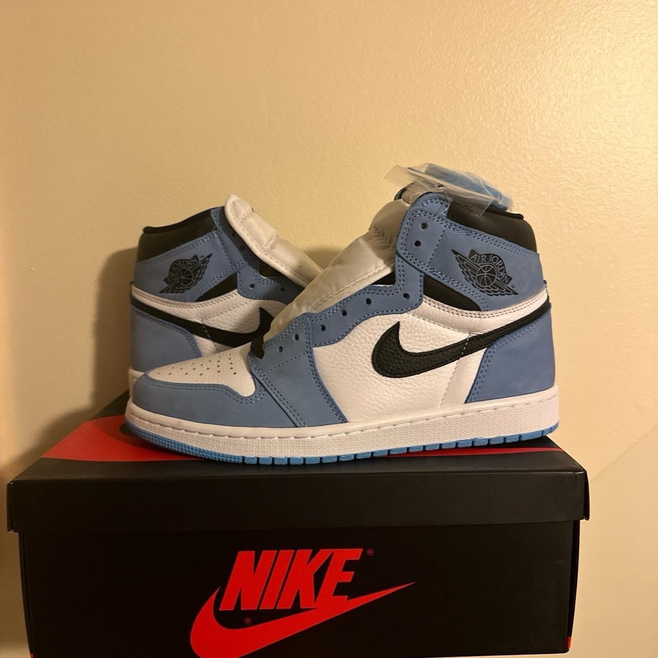 Air Jordan 1 university blue
