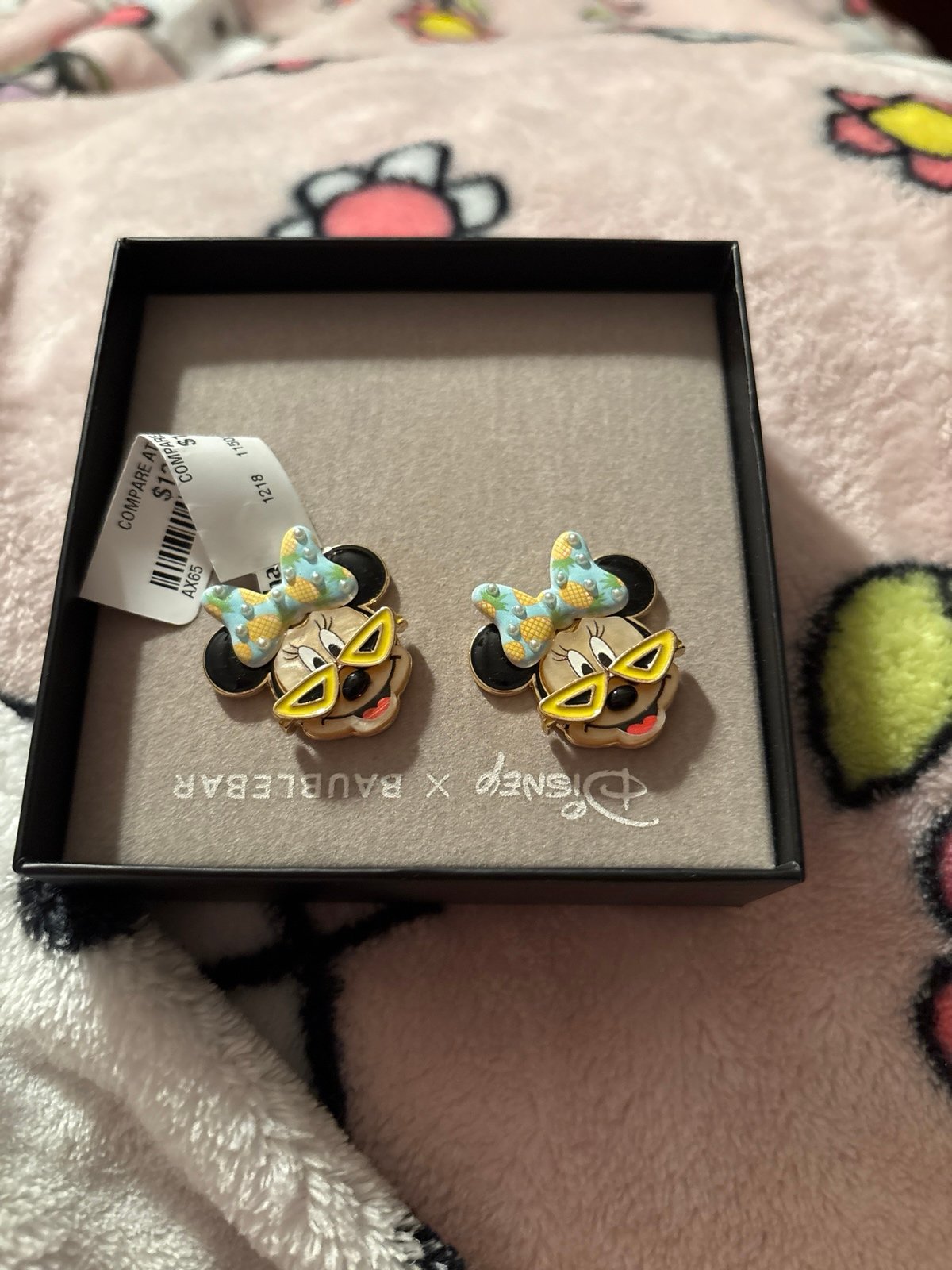 Minnie Mouse earrings