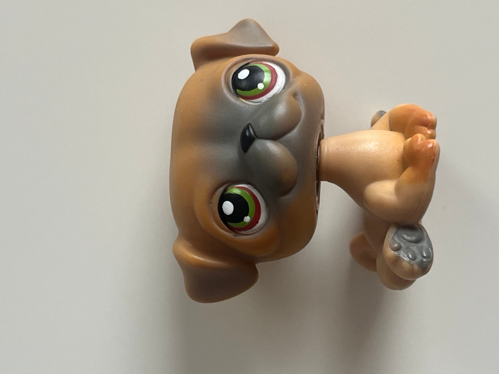 Littlest Pet Shop (LPS) #2 Brown Pug with Green Eyes - detail