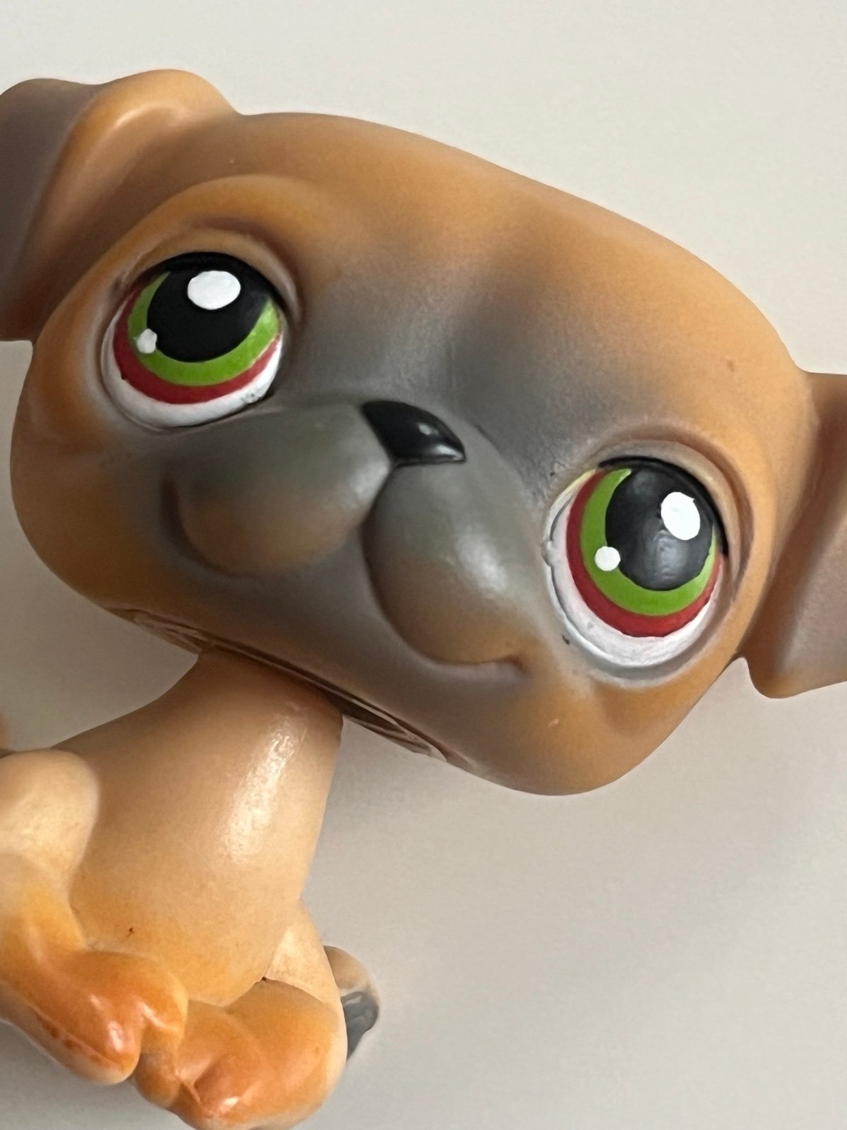 Littlest Pet Shop (LPS) #2 Brown Pug with Green Eyes - detail