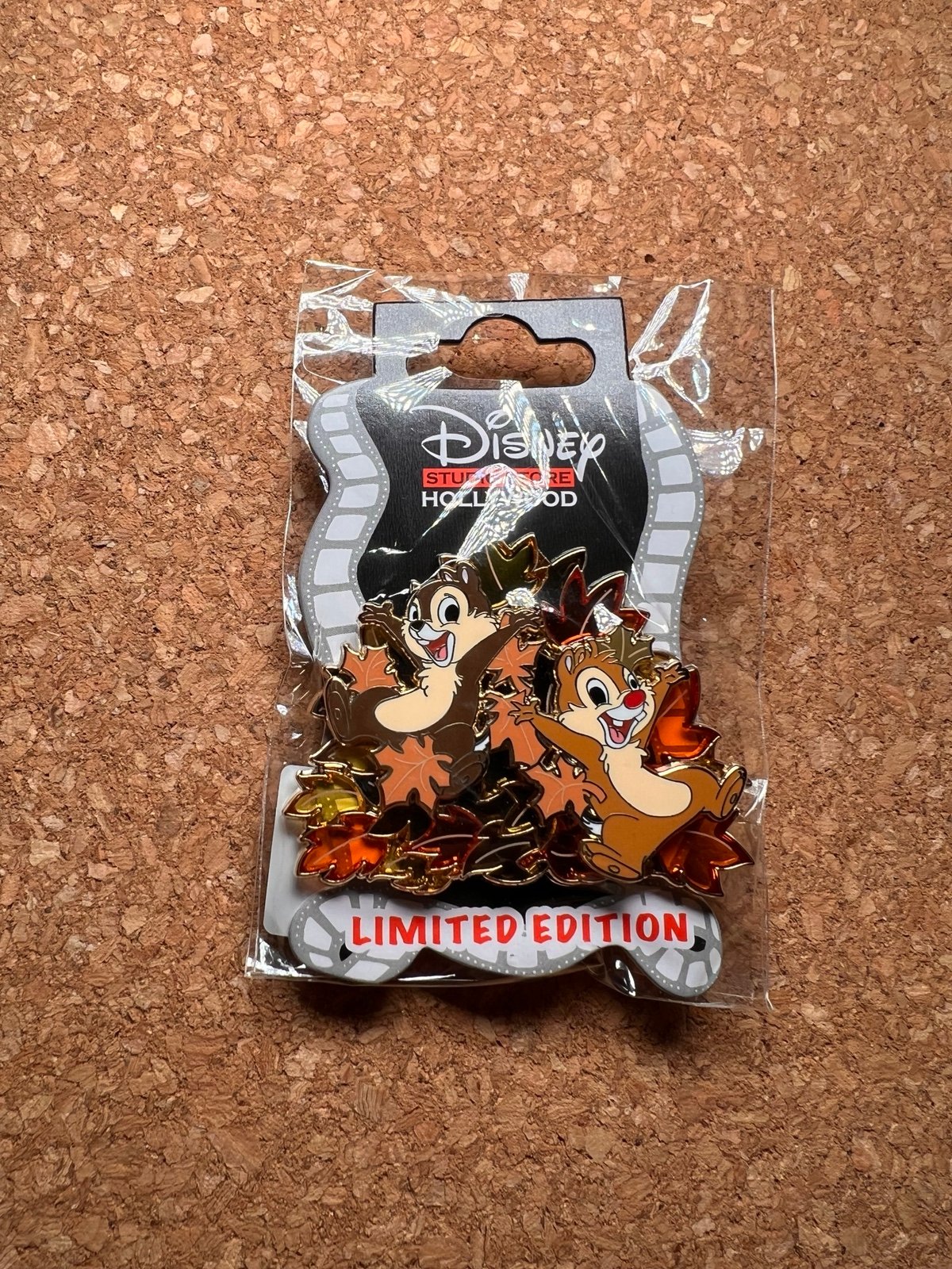 Disney DSSH Fall Leaves Chip and Dale LE 400 Pin