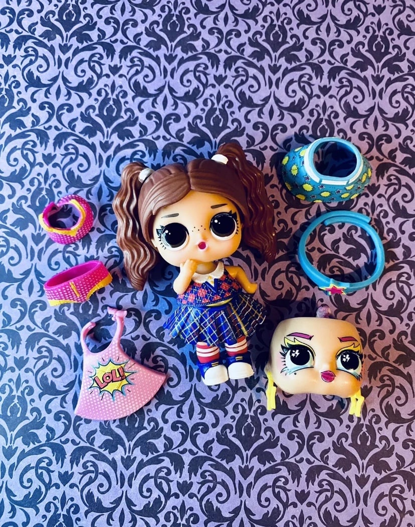 RARE LOL Surprise Swap HERO HONEY Doll w/Accessories