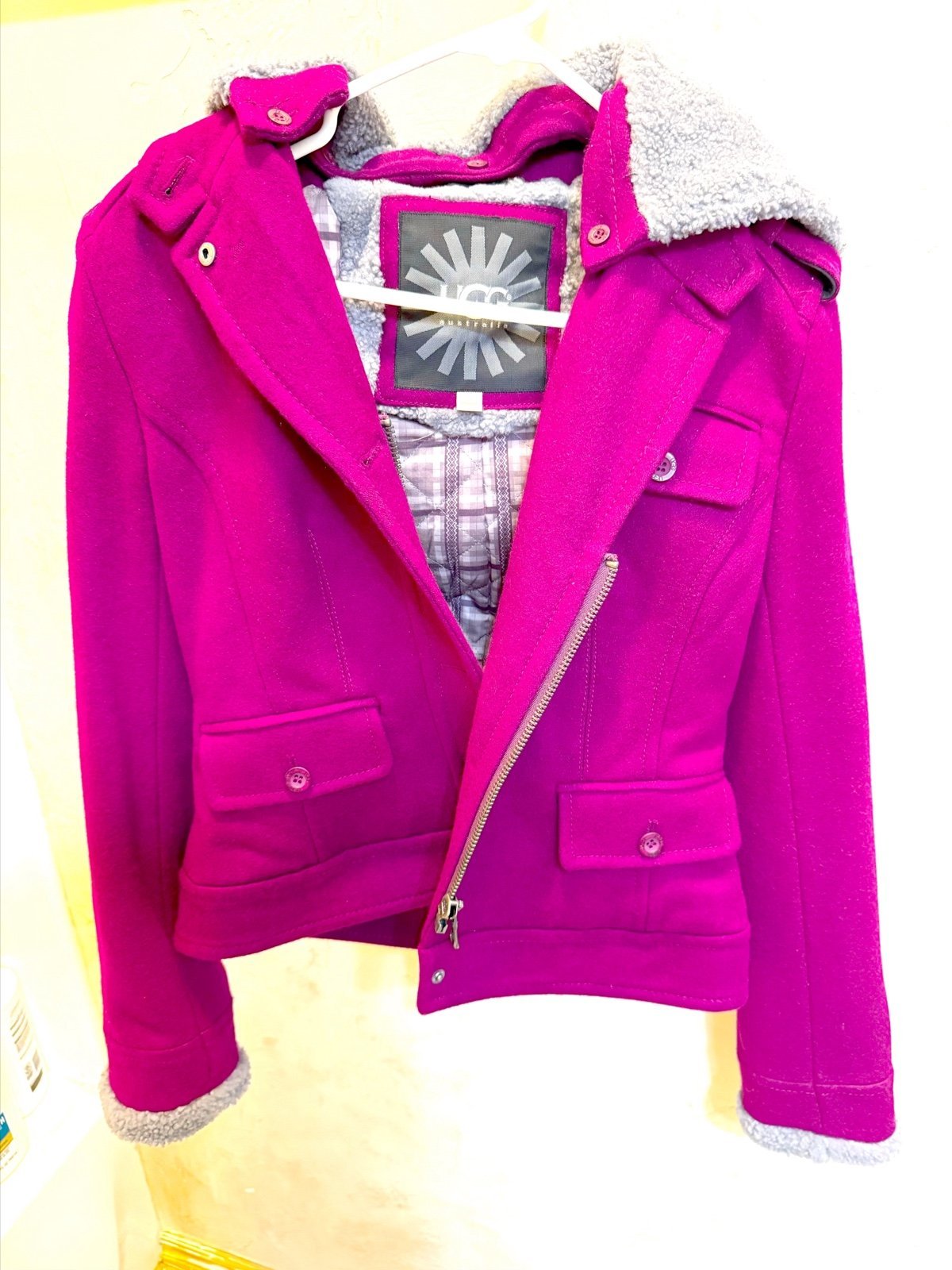 UGG hood Jacket 70% Wool