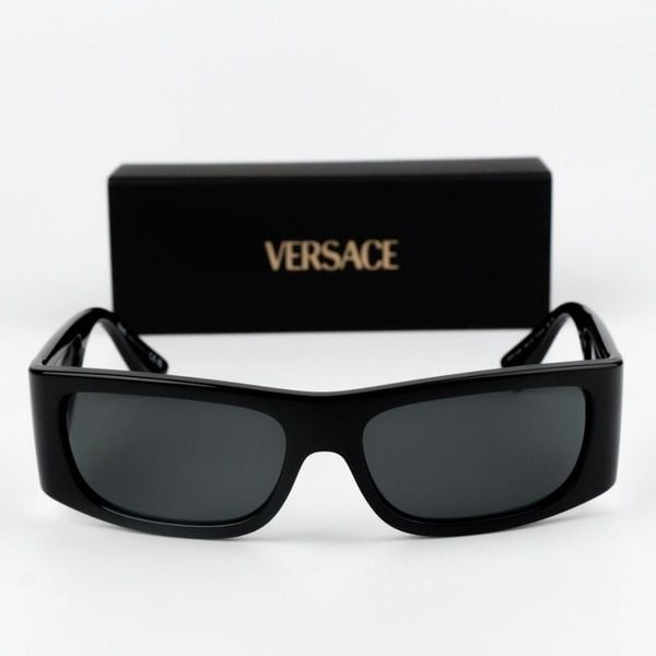 NEW Versace VE4482 GB1/87 Black Dark Grey Rectangular Unisex Sunglasses