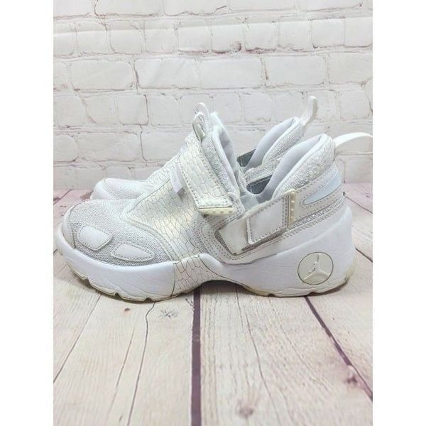 Jordan Trunner LX Athletic Running Shoes Youth 4.5/Women's 6