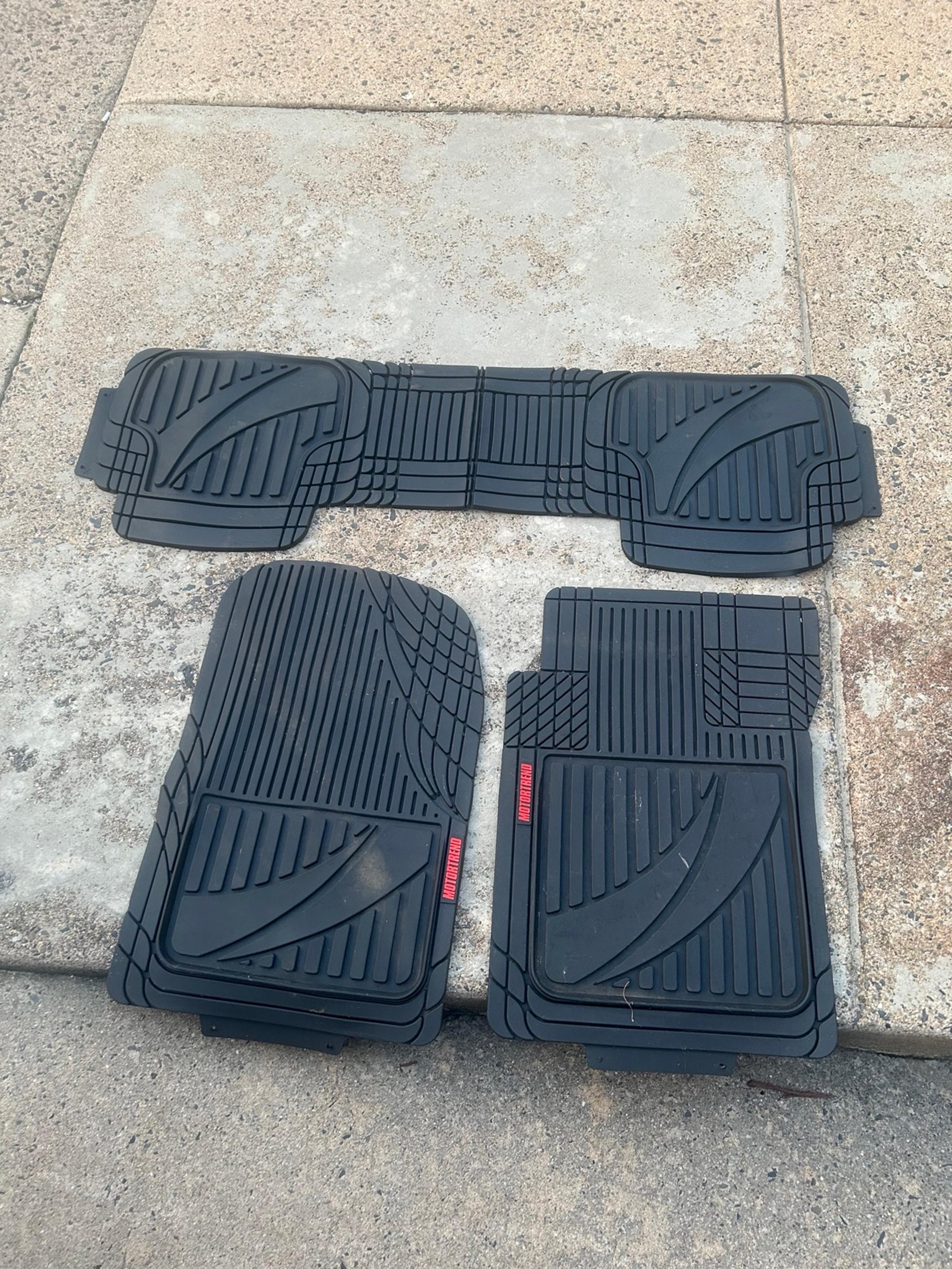 Motortrends Universal Floor Mats