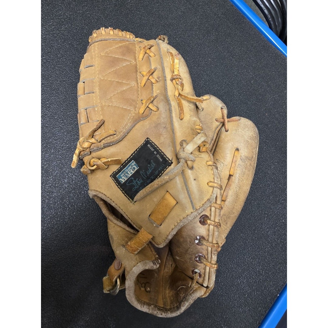 Vintage STAN MUSIAL MONTGOMERY WARD Baseball Glove MITT #60-21208 RHT