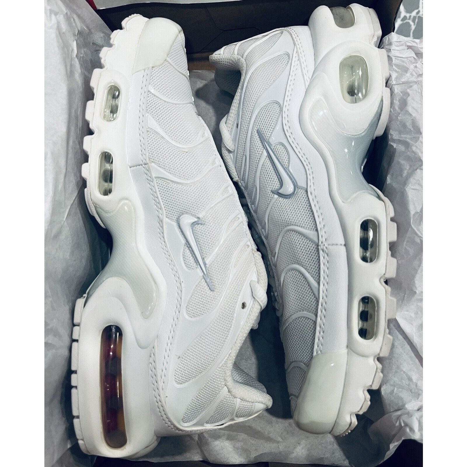 WMNS NIKE AIR MAX PLUS WHITE-PURE PLATINUM SZ 5.5 [DM2362-100]