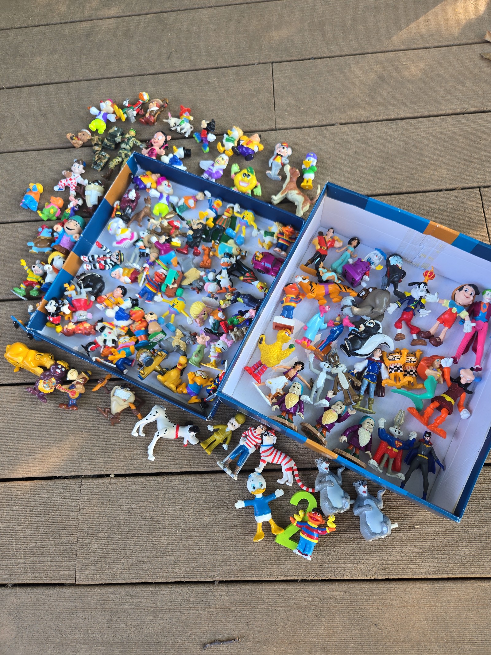 100+Vintage Disney/McDonald's/WB/where's Waldo/Batman/Nickelodeon toy figurines