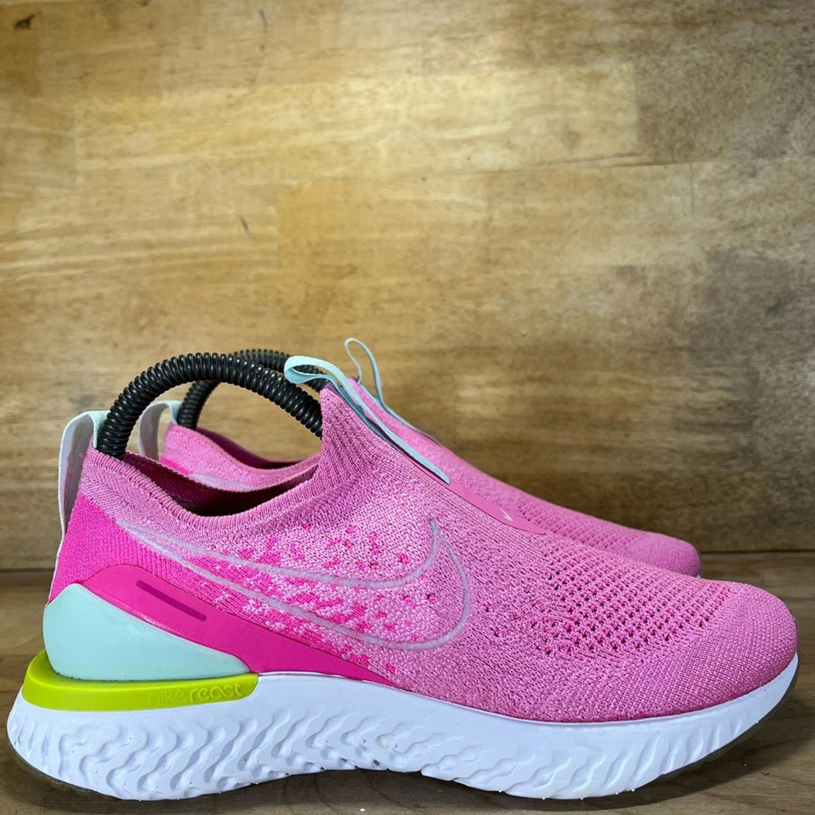 Nike Epic Phantom React Flyknit Womens Sz 7 Running Shoes Sneakers Psychic Pink