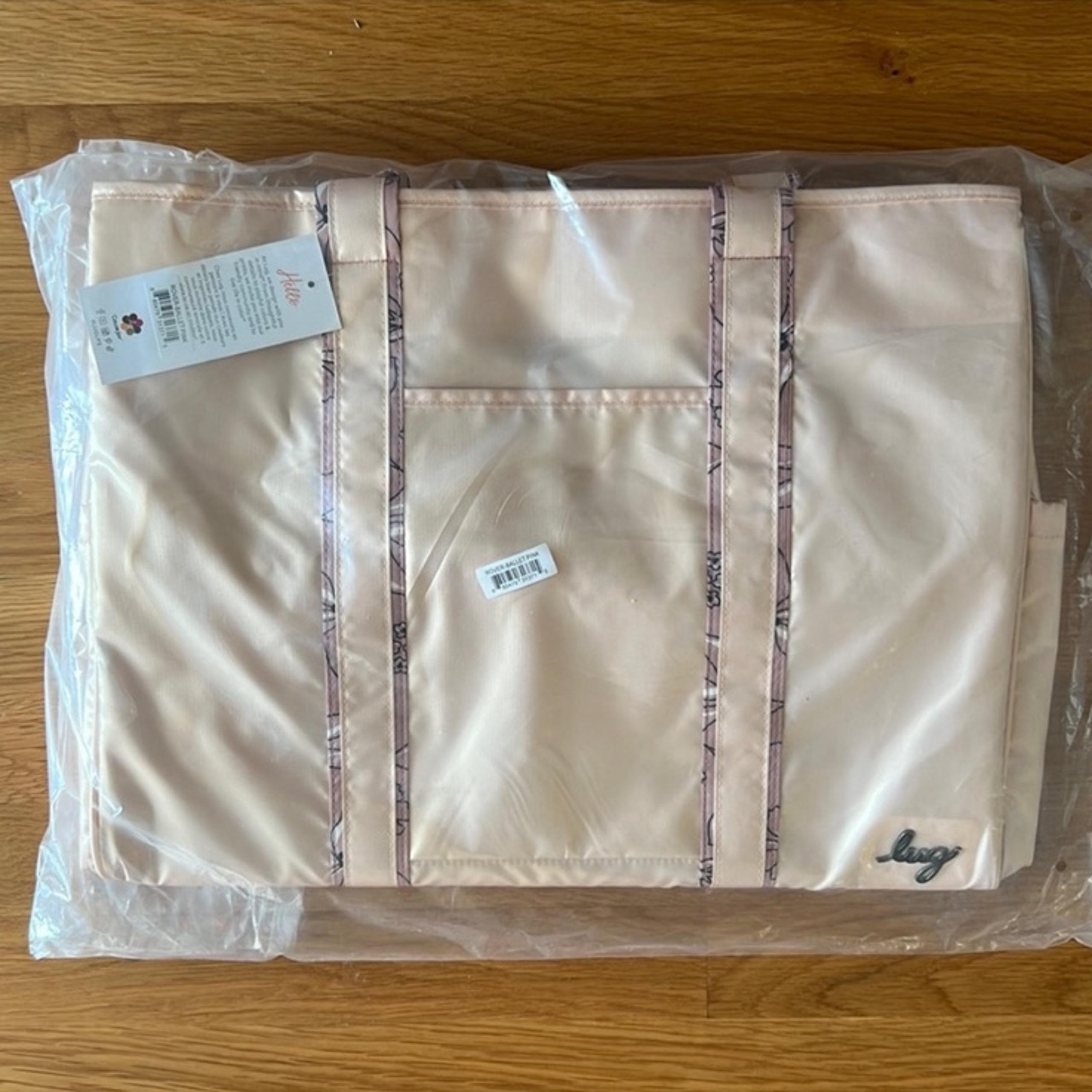 NWT Lug Rover XL Carry-All Tote in Ballet Pink