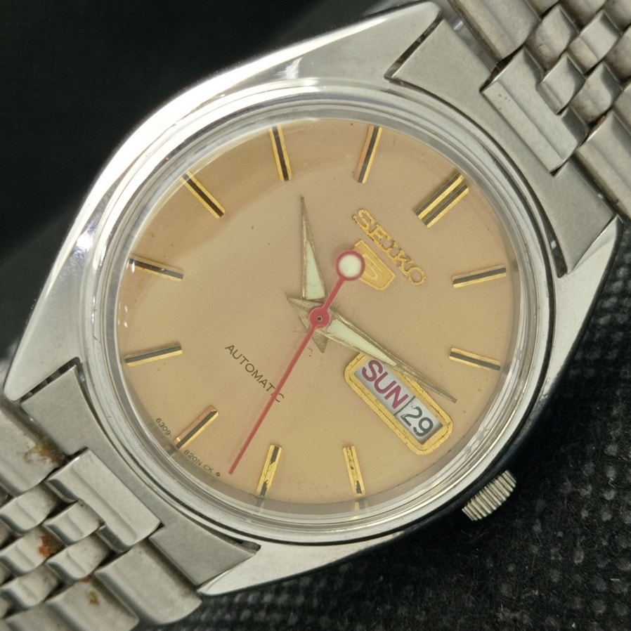 Vintage 1981 Seiko Automatic Mens Silver Watch W/daydate & Gold accents