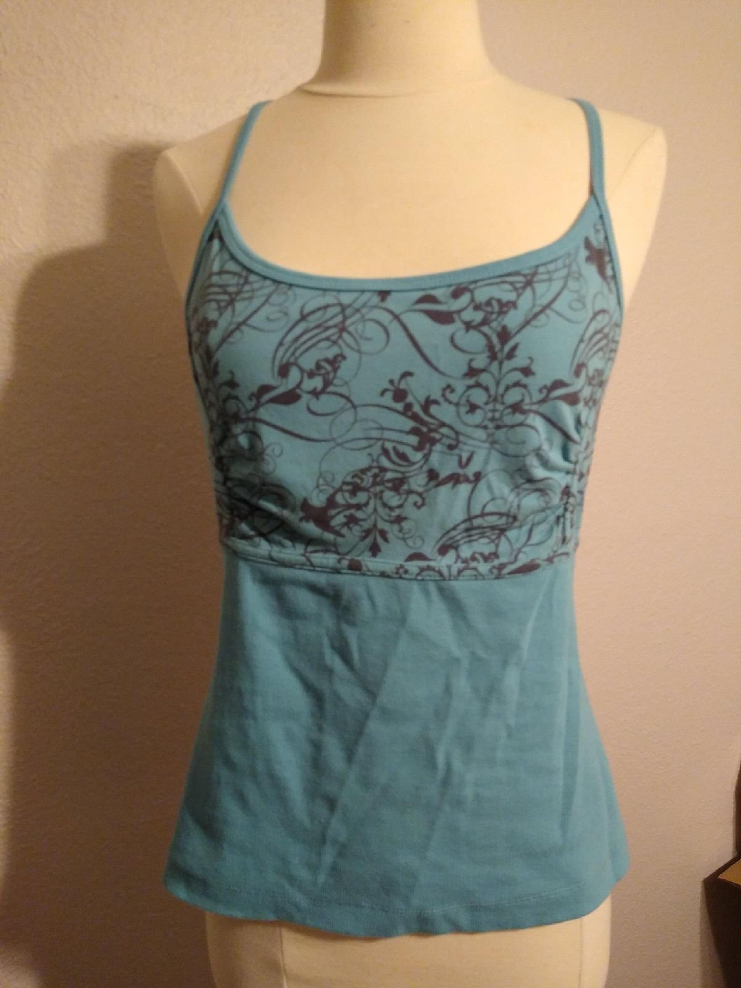 Tek Gear Womens yoga tank top built in sport Bra Medium