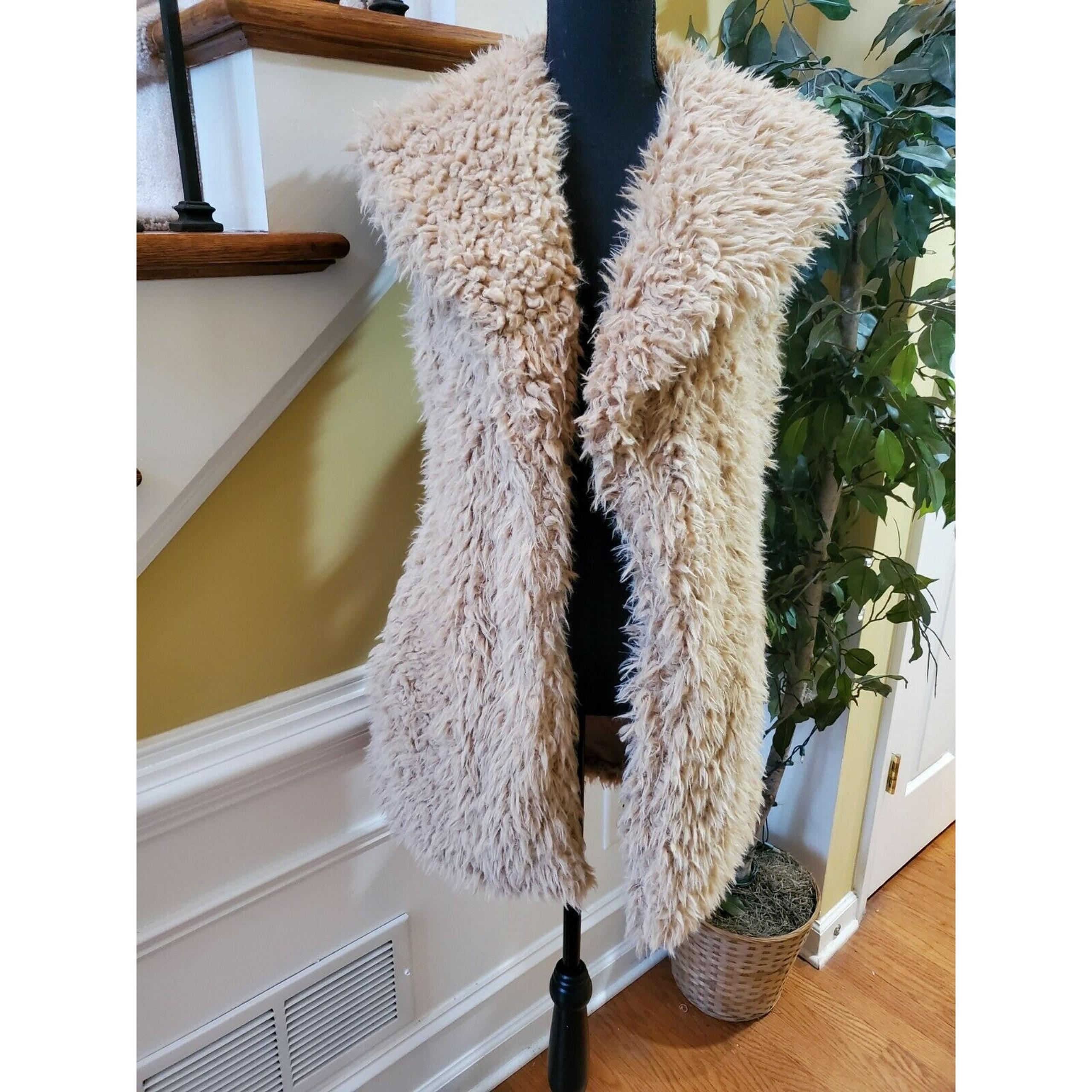 Me Jane Women's Faux Fur Vest Medium