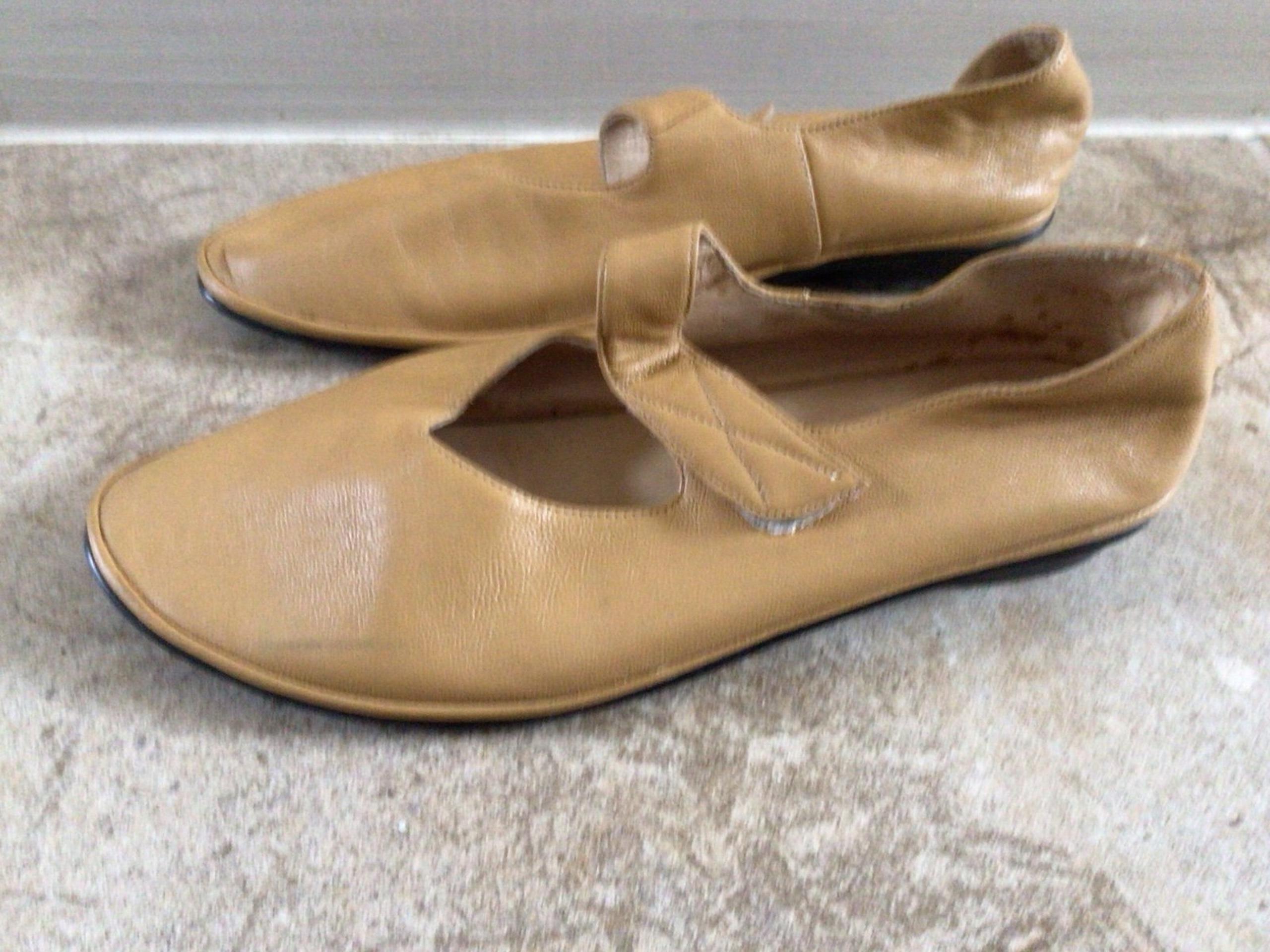 Boutique women’s Leather flat sz9