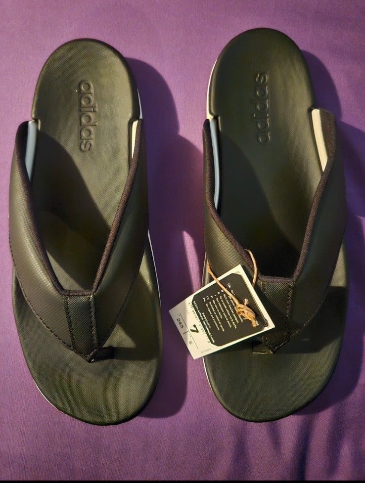 Adidas flip-flops sz 7, 8 or 10