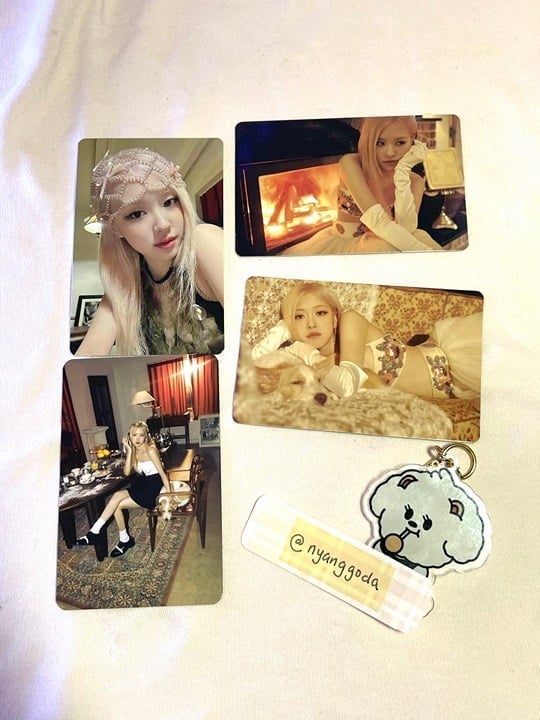 BLACKPINK ROSÉ 'Hank & Rosé' 2024 Season's Greetings Photocard Set