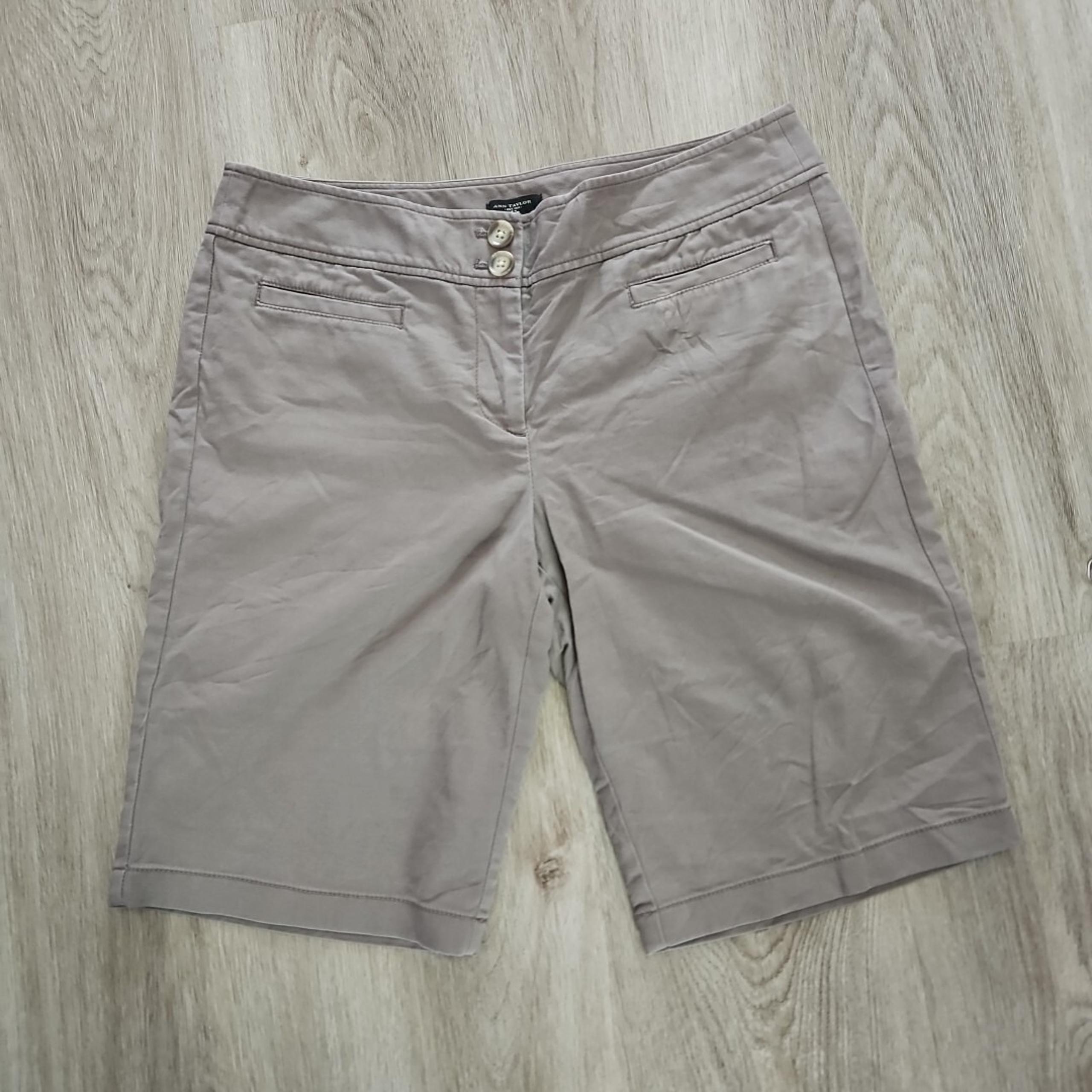 Ann Taylor Signature Bermuda Stretch Shorts Womens Size 6 Cotton 2 Button Front