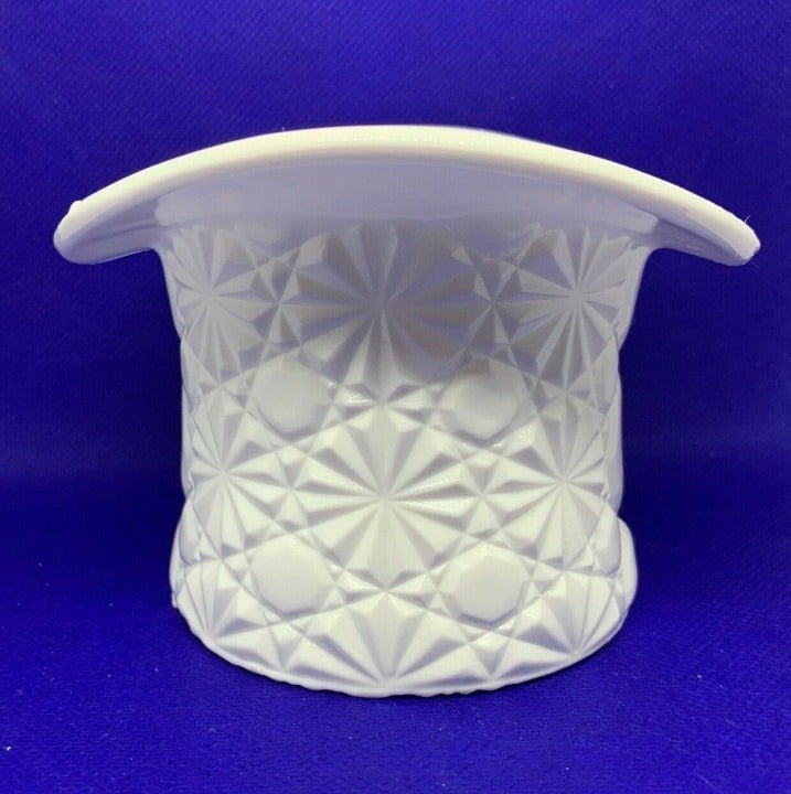 Vintage Fenton Milk Glass Top Hat Daisy Vintage Fenton Milk Glass Top Hat Daisy