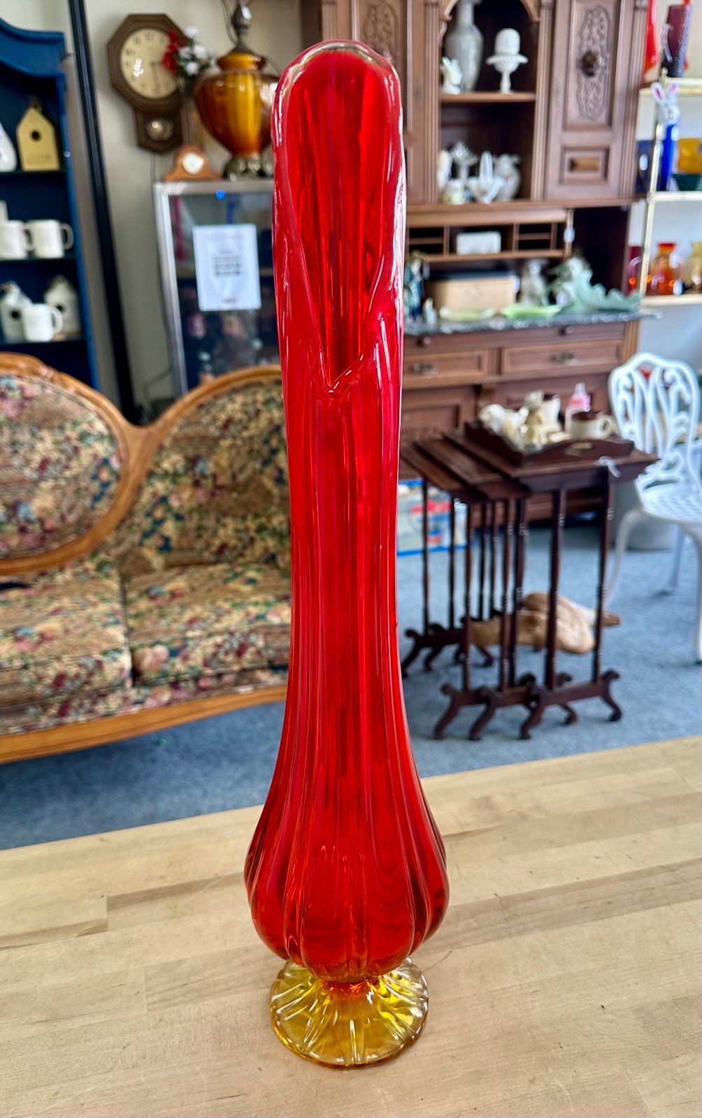 L E Smith Ribbed Amberina Swung Vase