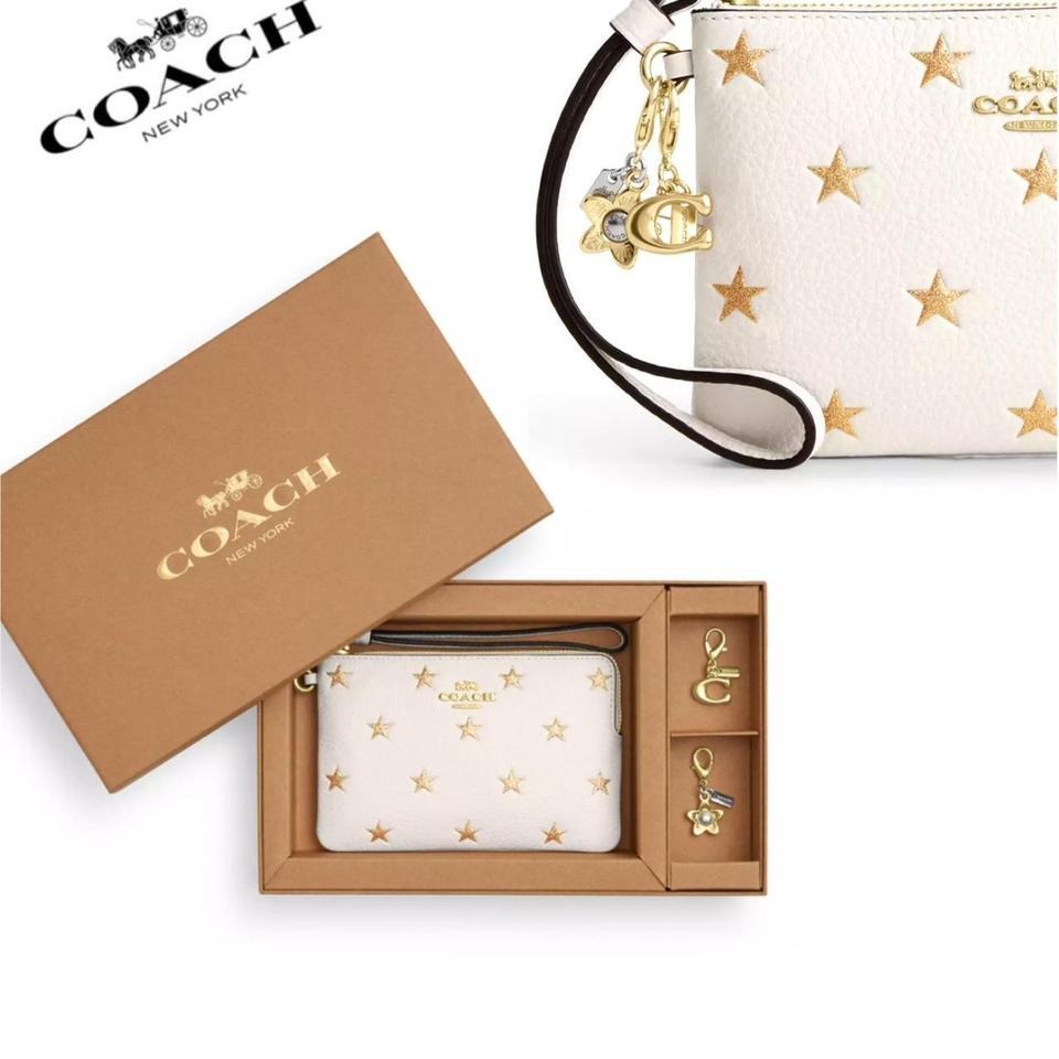 NWT COACH Boxed Corner Zip Leather Wristlet With Star Print And Charms