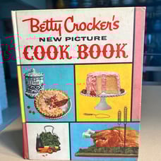 Vintage 1961 First Edition fourth Printing Betty Crocker New Pic Cookbook