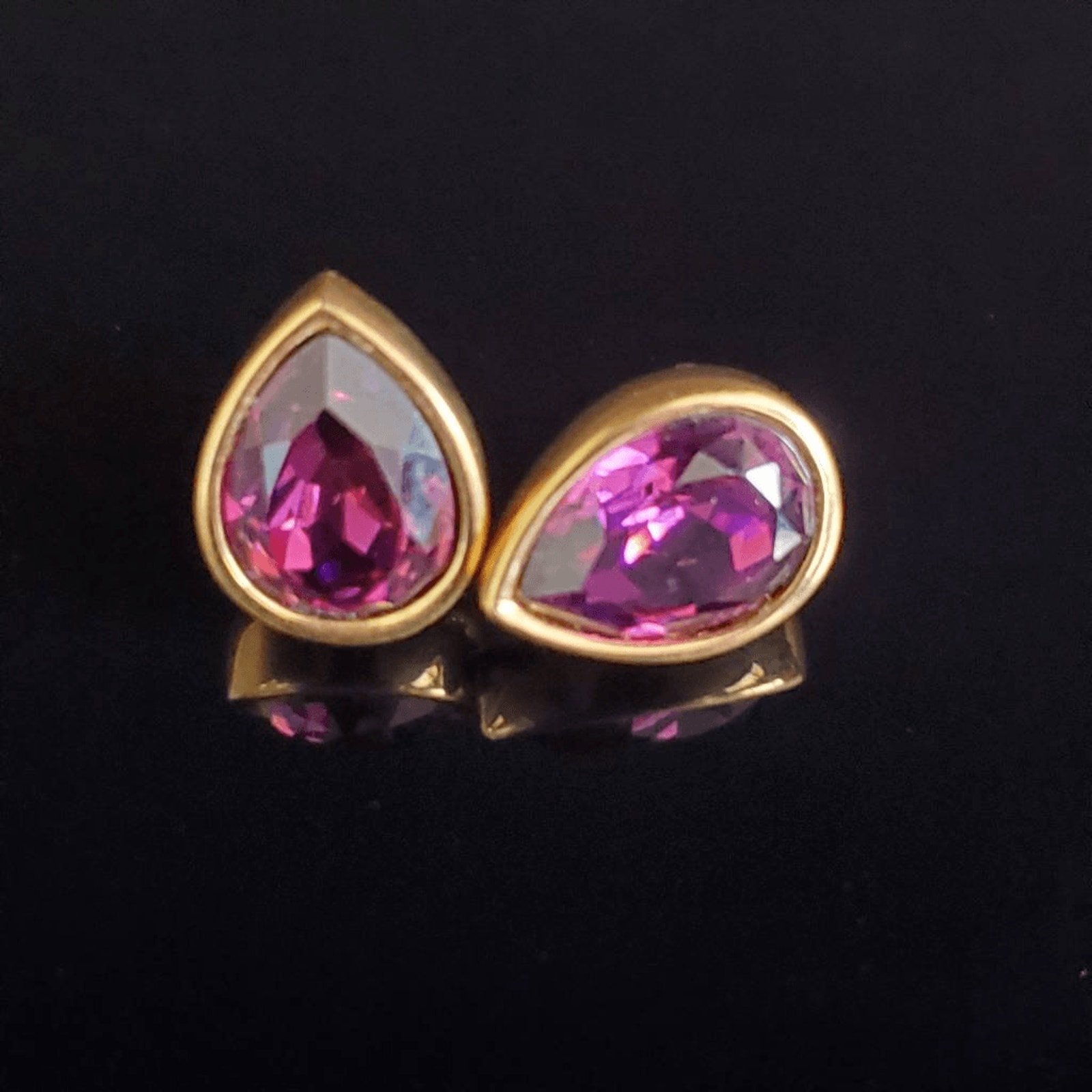 VTG Swarovski Stud Earrings Purple Teardrop Stones 80's Gold Plated Signed SAL