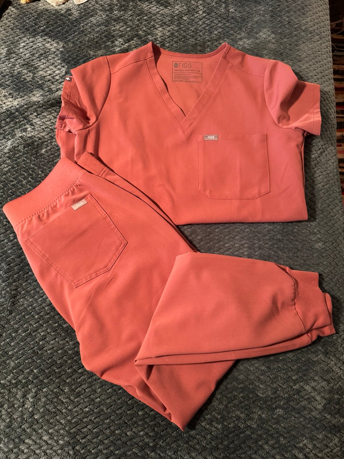 FIGS SCRUBS set