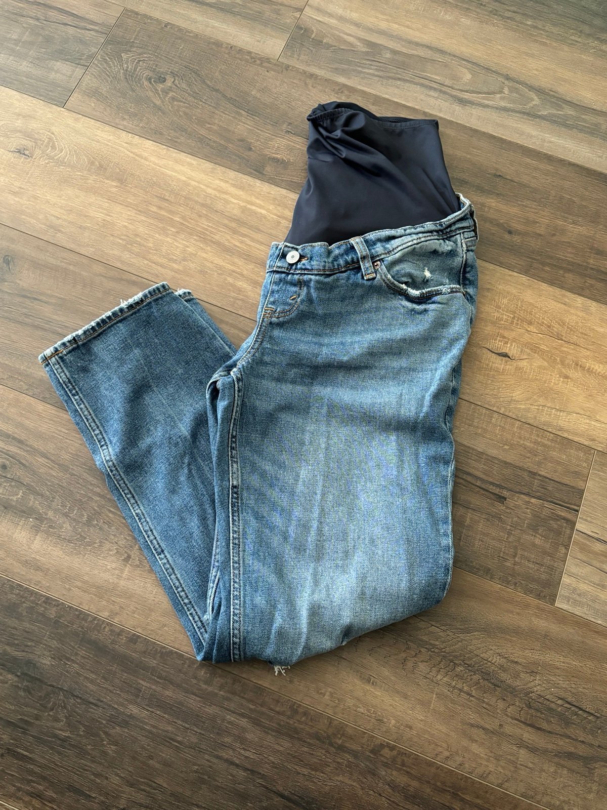 Abercrombie and Fitch the ankle straight maternity jeans