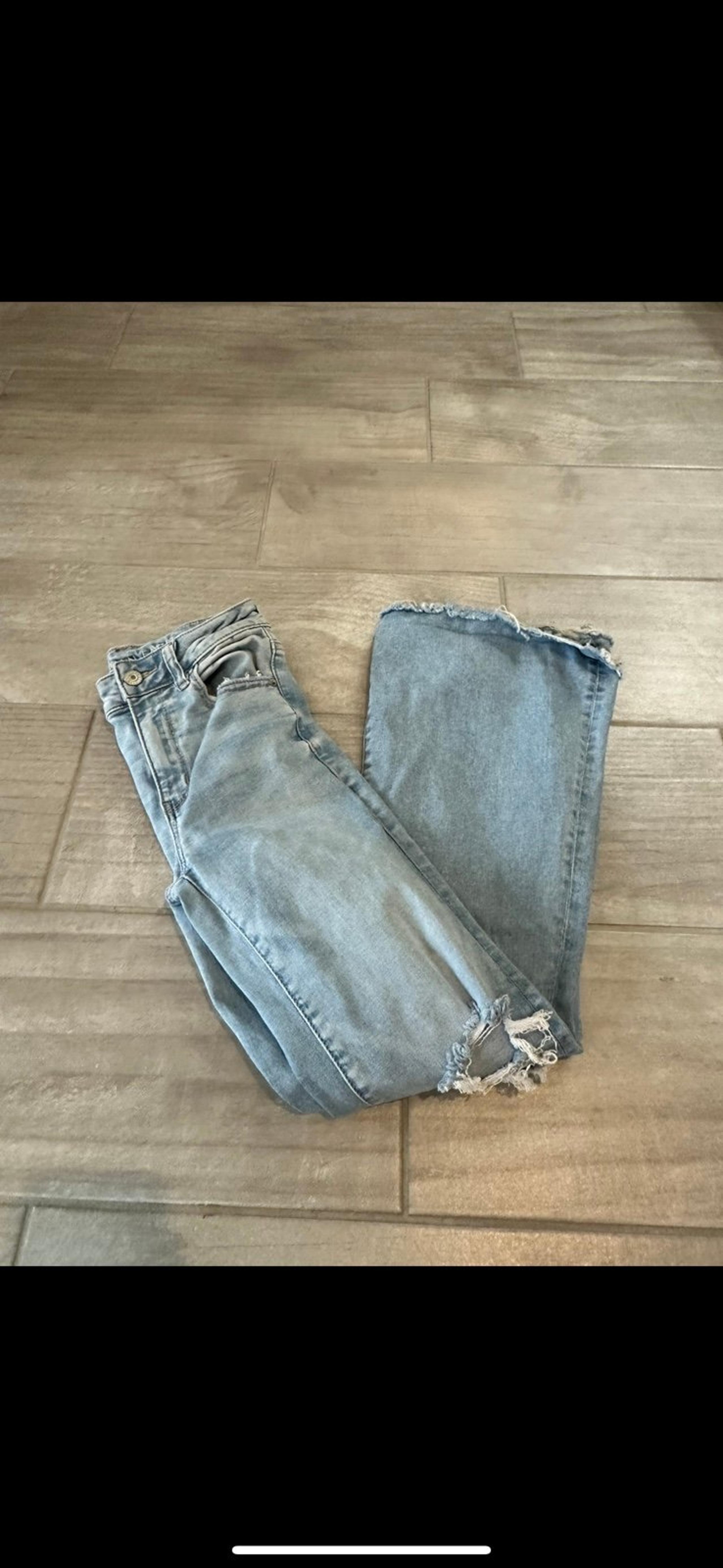 Women’s American Eagle flare jeans size: 0