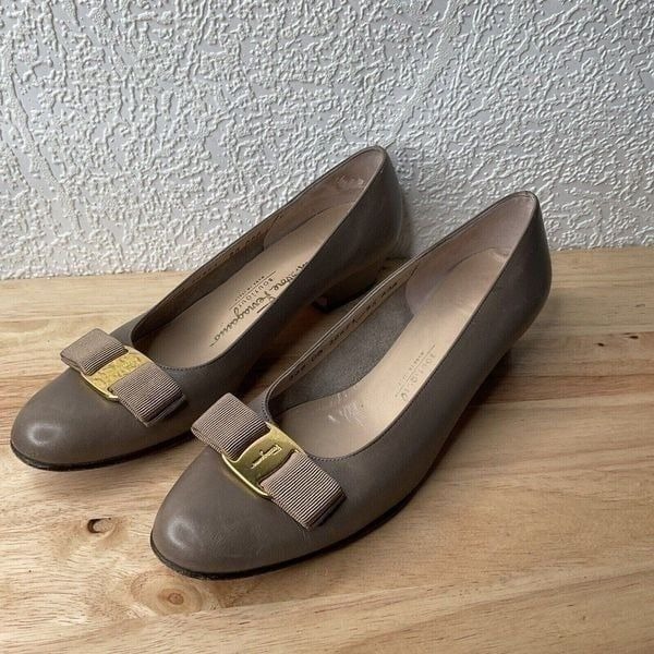 Salvatore Ferragamo Vara Bow Women's Gray/Brown Low Heel Pumps Size 8.5AAA