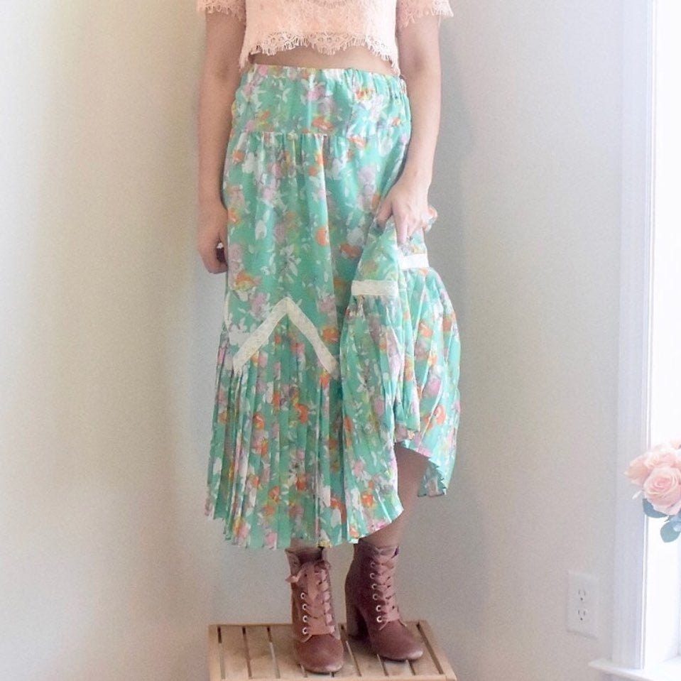 NWOT Maeve Green Floral Prairie Skirt
