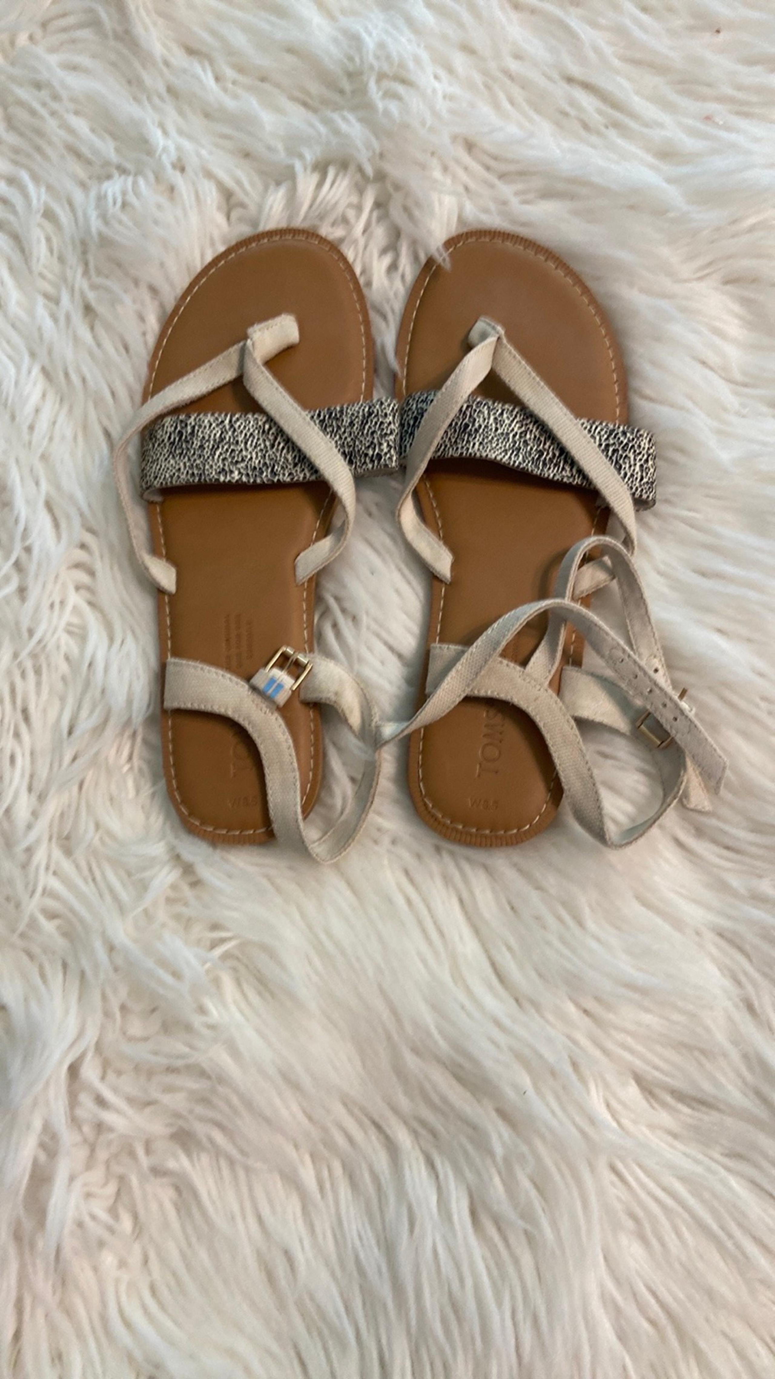 Toms Tan and Black Boho Sandals size 8.5 brand new without tag see all photos