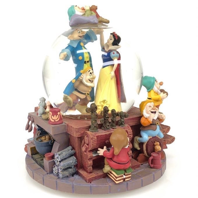NIB VINTAGE Disney Snow White & The 7 Dwarfs Snow Globe