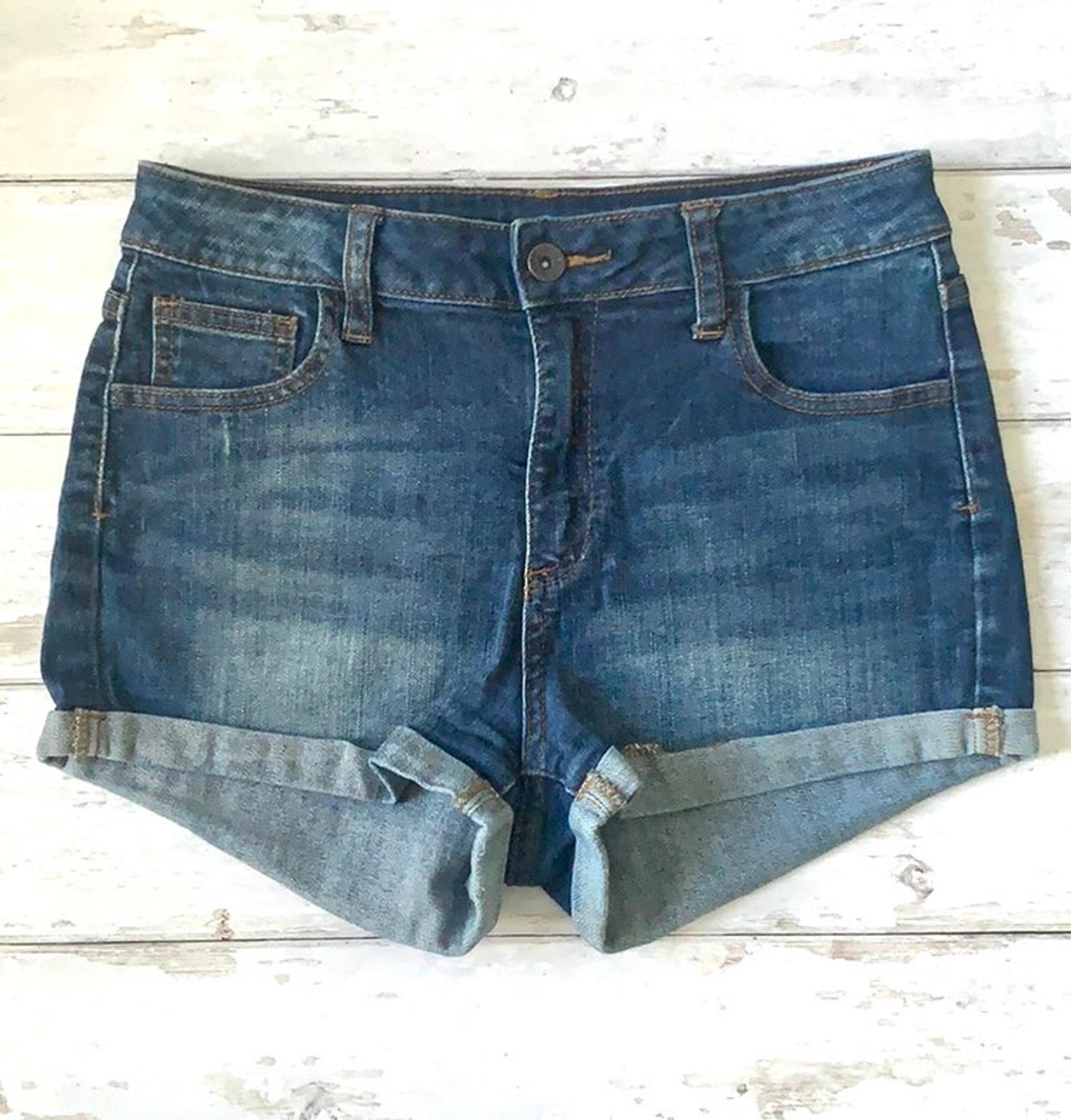 Refuge Size 6 Denim Jean Shorts High Wai