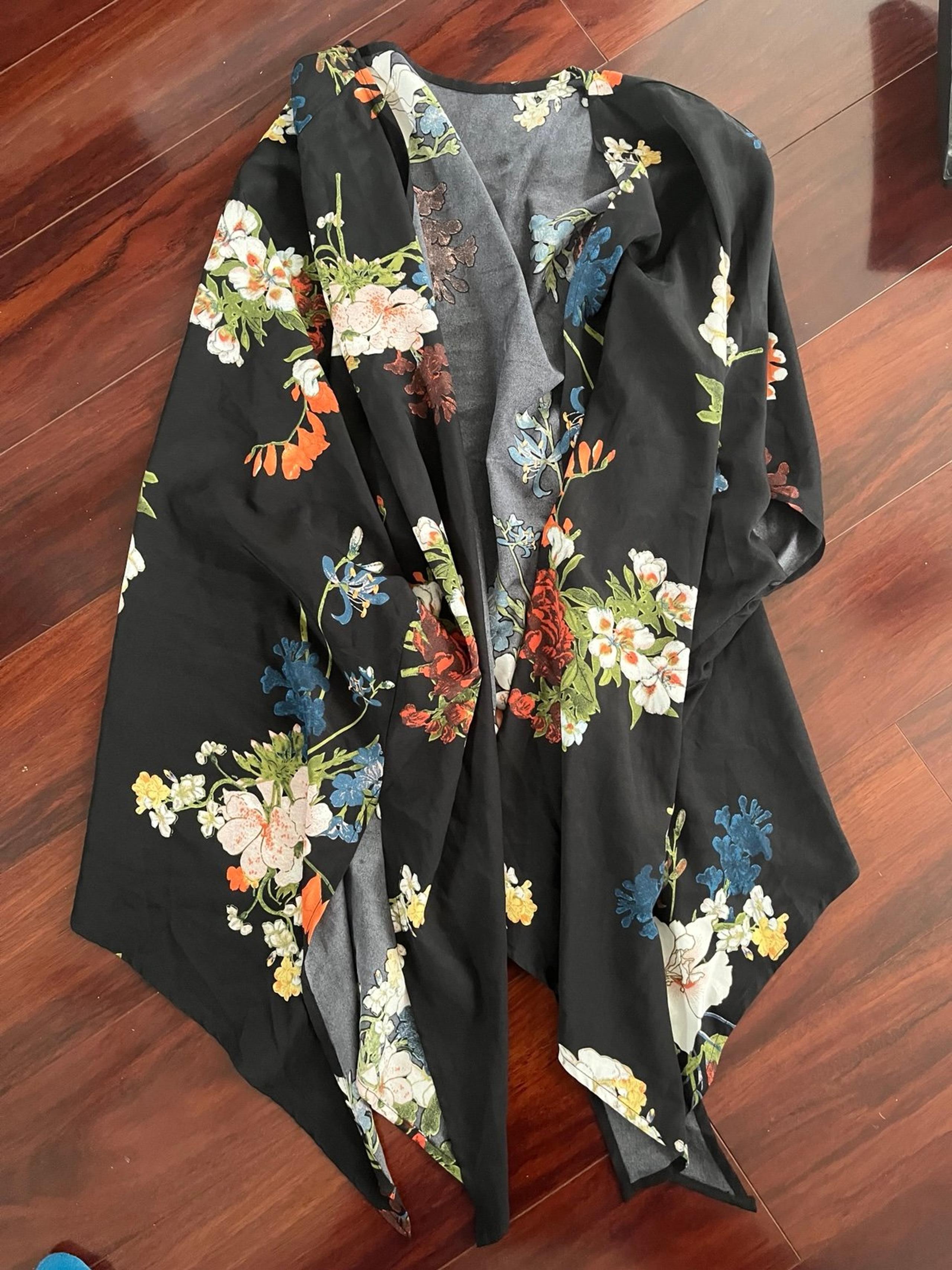 Black floral kimono