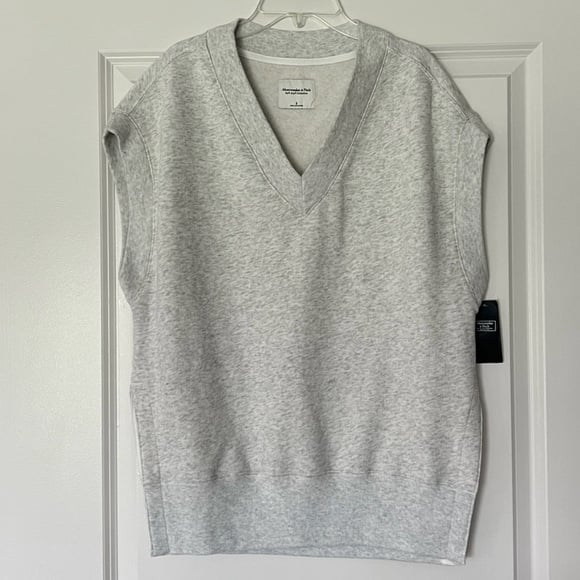 Abercrombie oversized V-neck sweater vest
