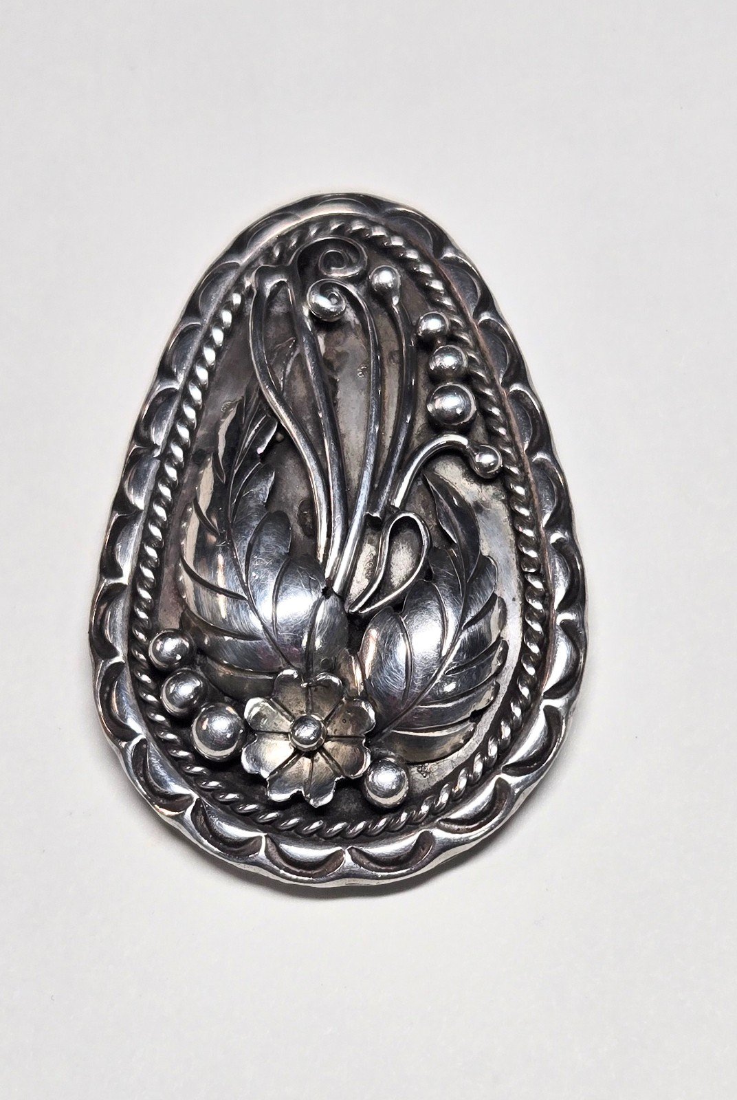 HARD TO FINE NAVAJO ARTIST SIGNED F SANDOVAL STERLING BROOCH