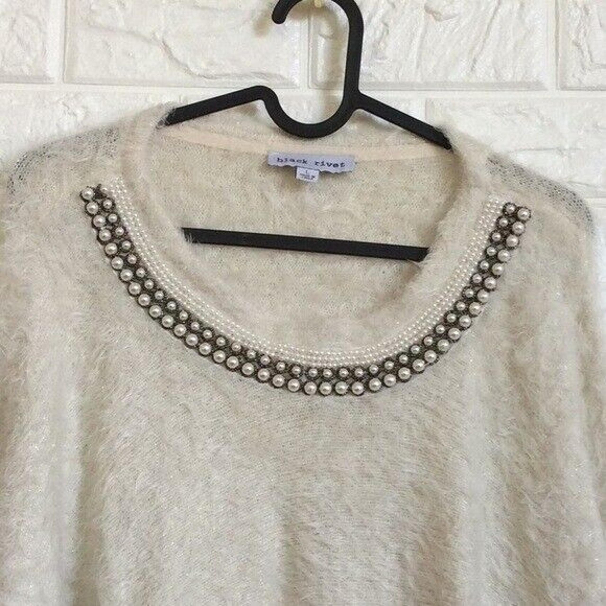 Black rivet fluffy fancy pearl collar sweater Women’s Size L Large