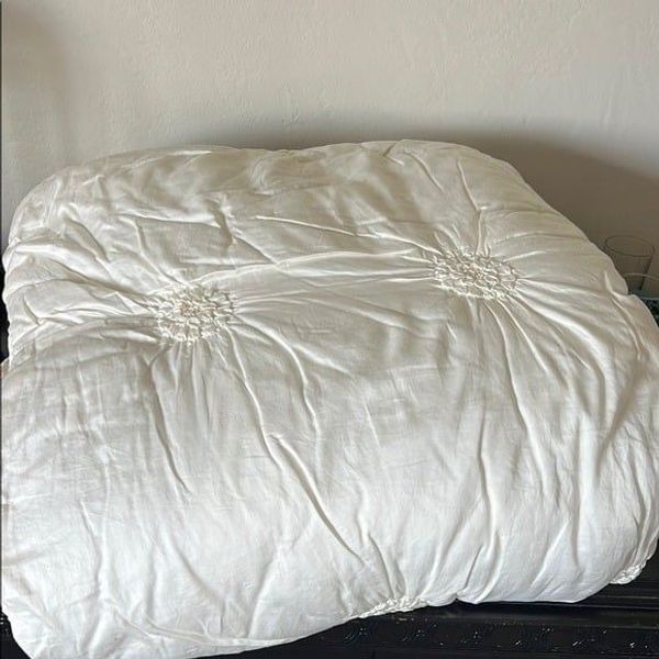 Pottery Barn Teen Ruched Rosette Quilt