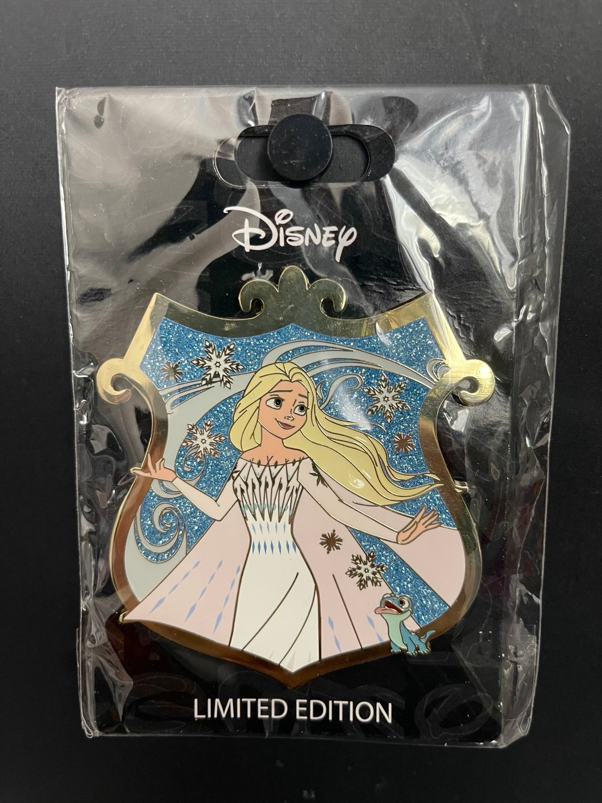 Disney PALM Princess Stories Frozen Elsa Crest Shield Limited Edition 300 Pin
