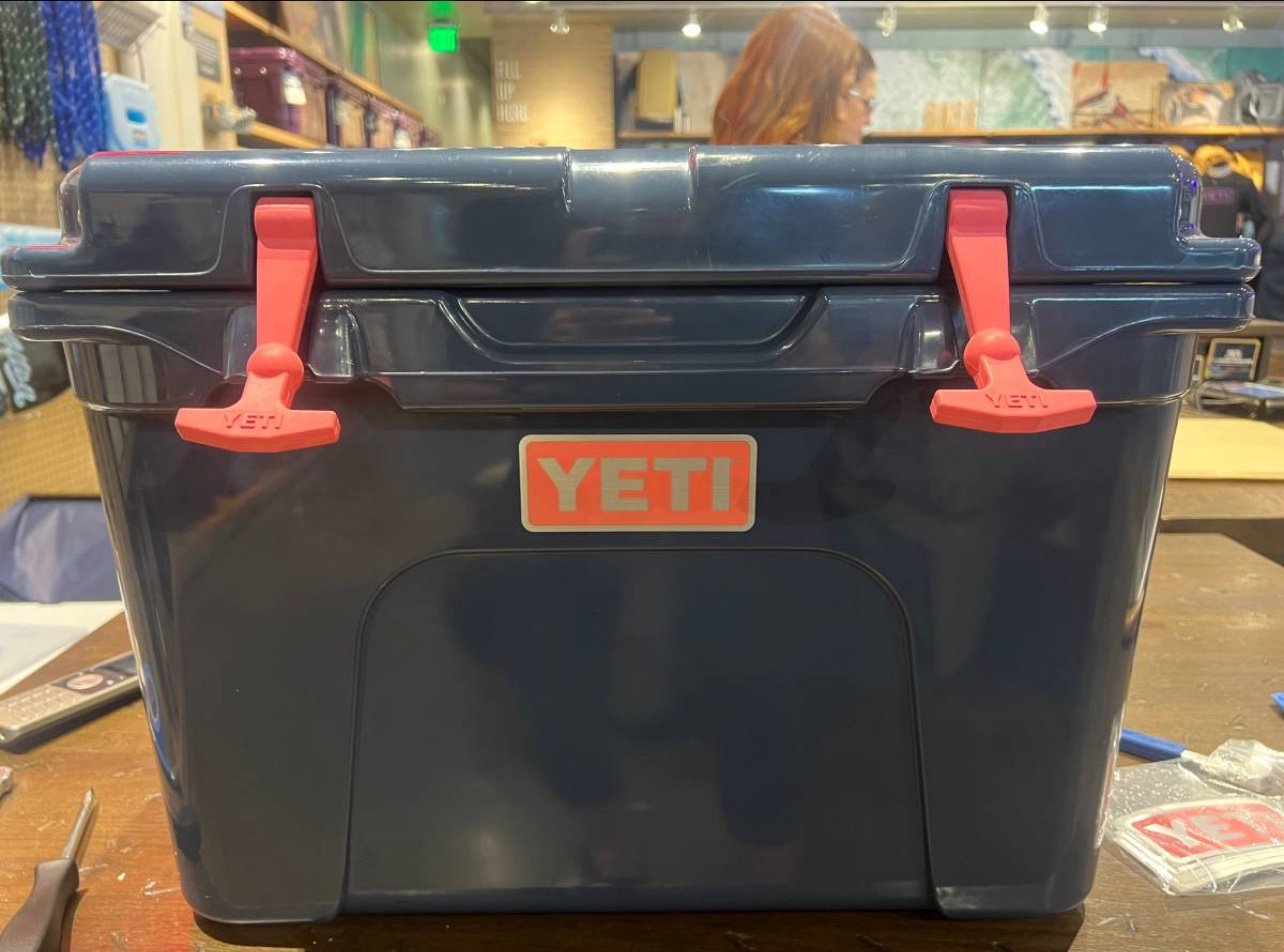 NEW YETI Tundra 35 Hard Cooler Navy Blue With Pink Latches And Ropes
