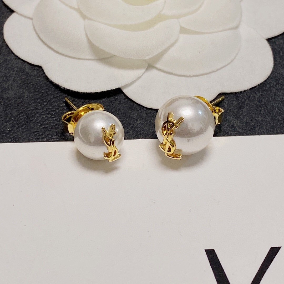 Fashion Pearl Earrings