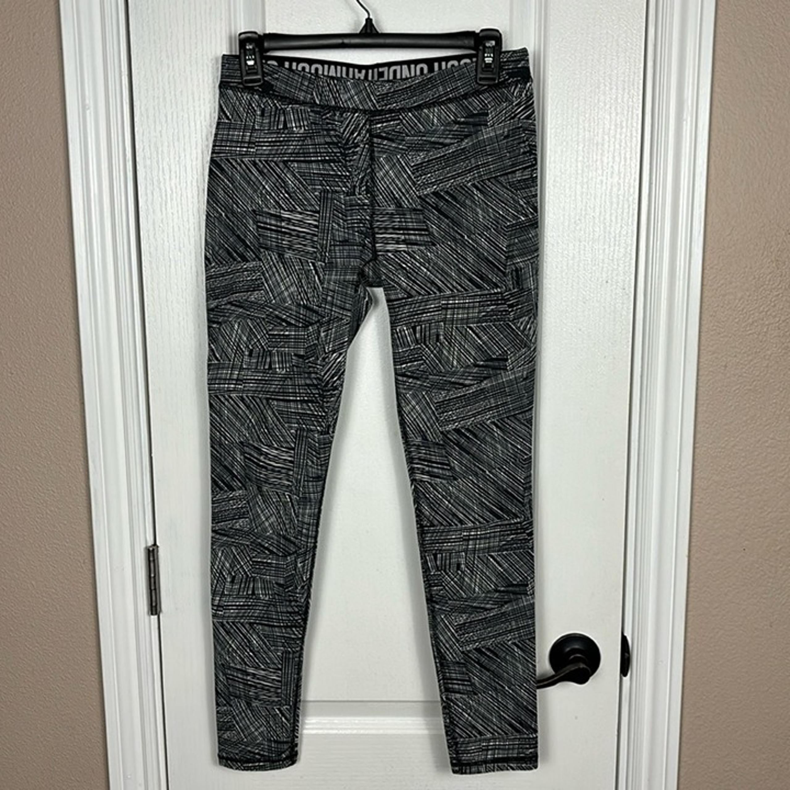 Under Armour Women's Athlete Workout Active Stretch Leggings Size M Pre-Owned