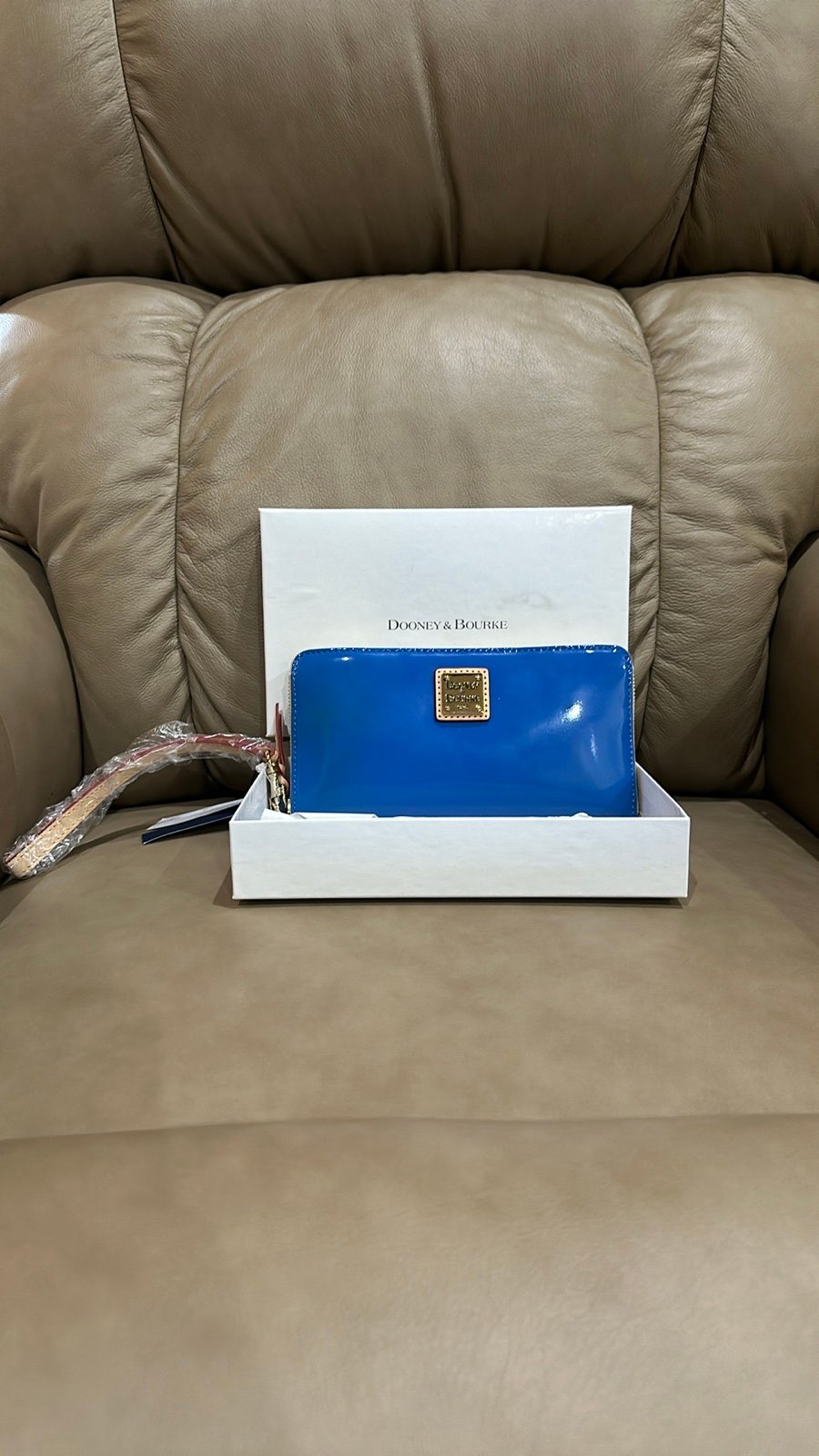 Dooney & Bourke Large wallet.