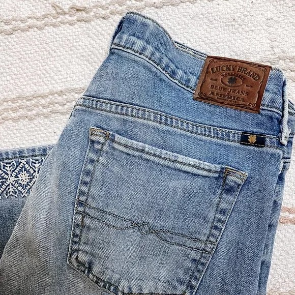 Lucky Brand Sweet Crop Denim Jeans with Embroidered Detail Cropped Leg Size 2