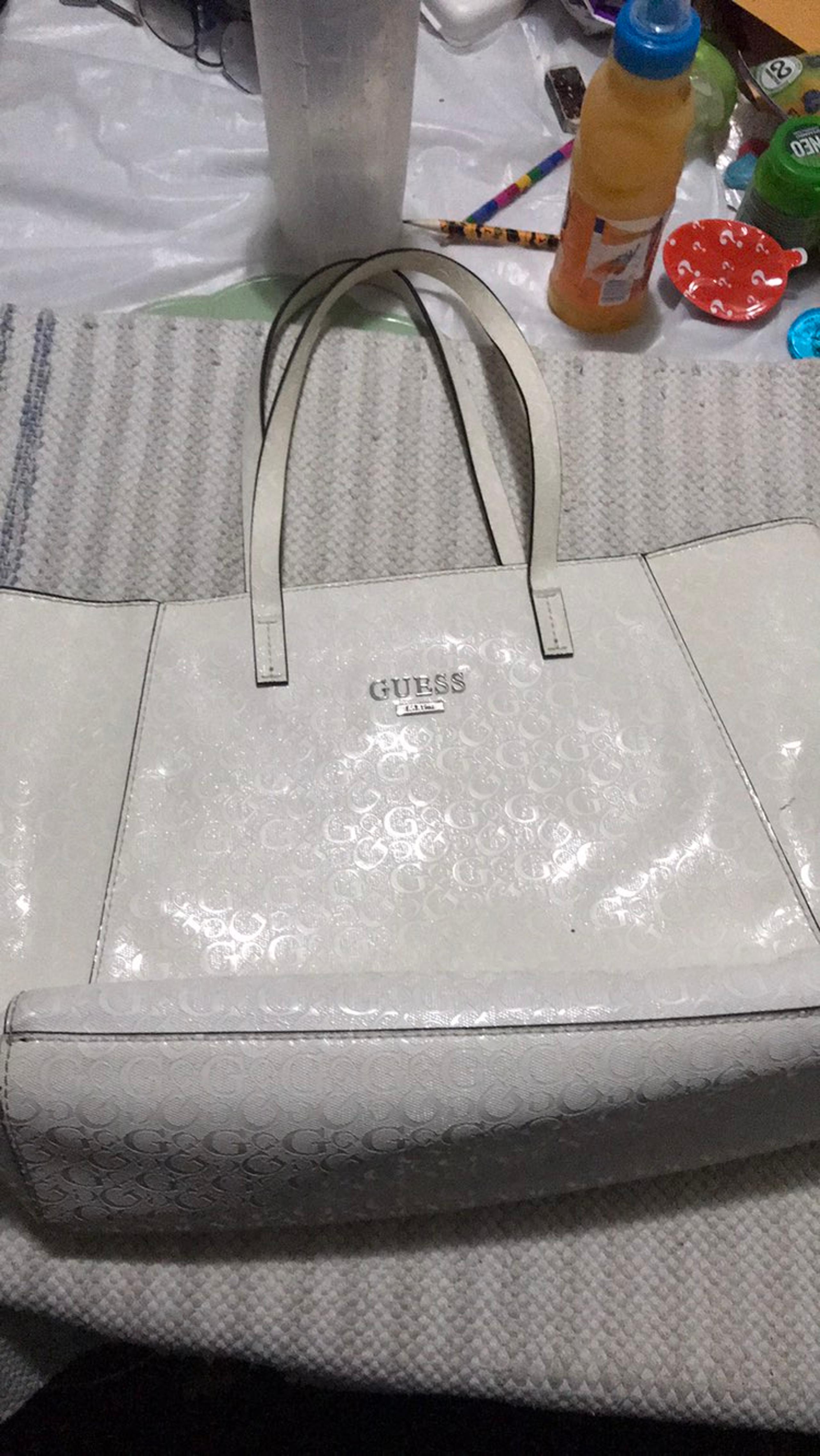 GUESS Women's  Large Tote Bag The bag is