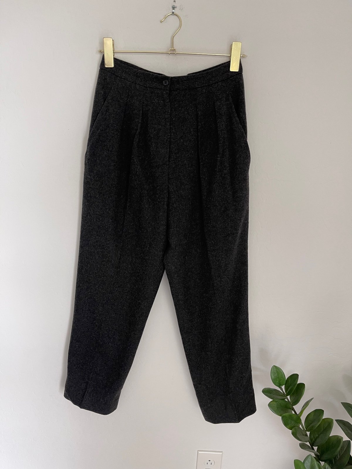 DONNA KARAN NEW YORK High Waist Pintuck 100% Cashmere Pants Size 6